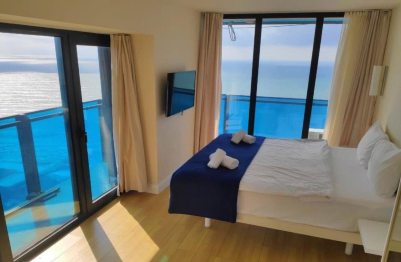 Sea View Apartments In Orbi City バトゥーミ エクステリア 写真